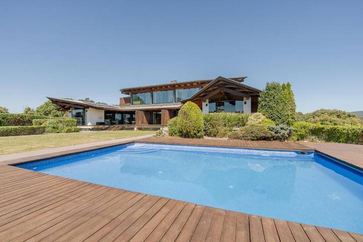 Location de vacances pour 13 personnes, avec Balcon et Terrasse ainsi que Jardin et Piscine dans Palau