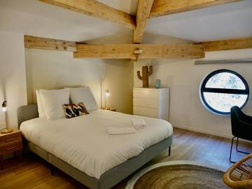 Gîte pour 2 personnes, avec vue ainsi que jardin et piscine à Ventabren