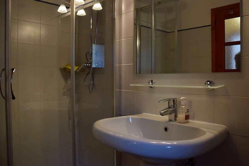 Appartement entier, Appartement de vacances dans maison individuelle avec vue extraordinaire in Vallebona, Riviera di Ponente