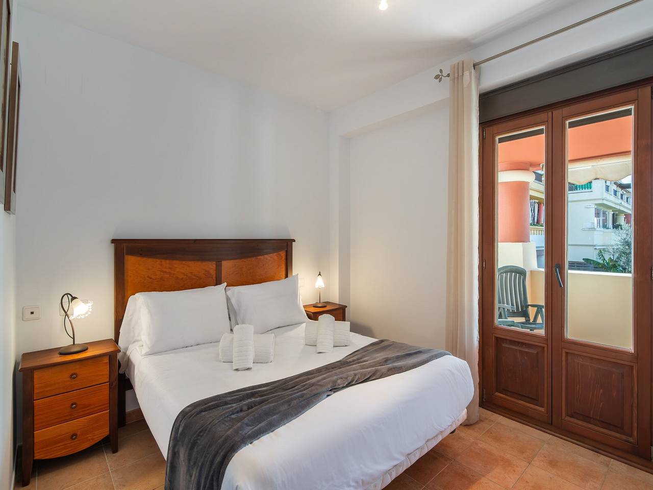 Apartamento inteiro, Apartamento de férias para 5 pessoas com jardim in Urbanizacion Costa Esuri, Ayamonte