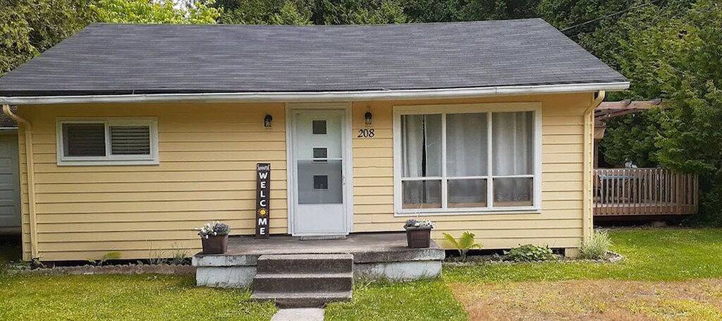 Cozy and Fresh Cottage, walk to the beach in minutes! in Sauble Beach, Huronsee (Kanada)