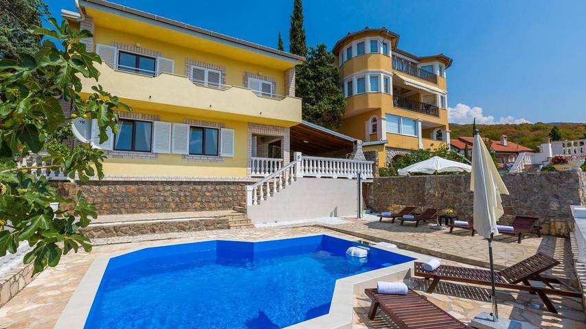 Ferienhaus für 12 Personen, mit Garten und Pool