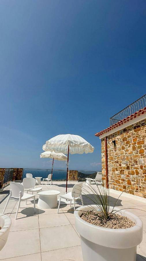 Casa vacanza per 8 persone, con giardino e terrazza nonché piscina in Castellabate