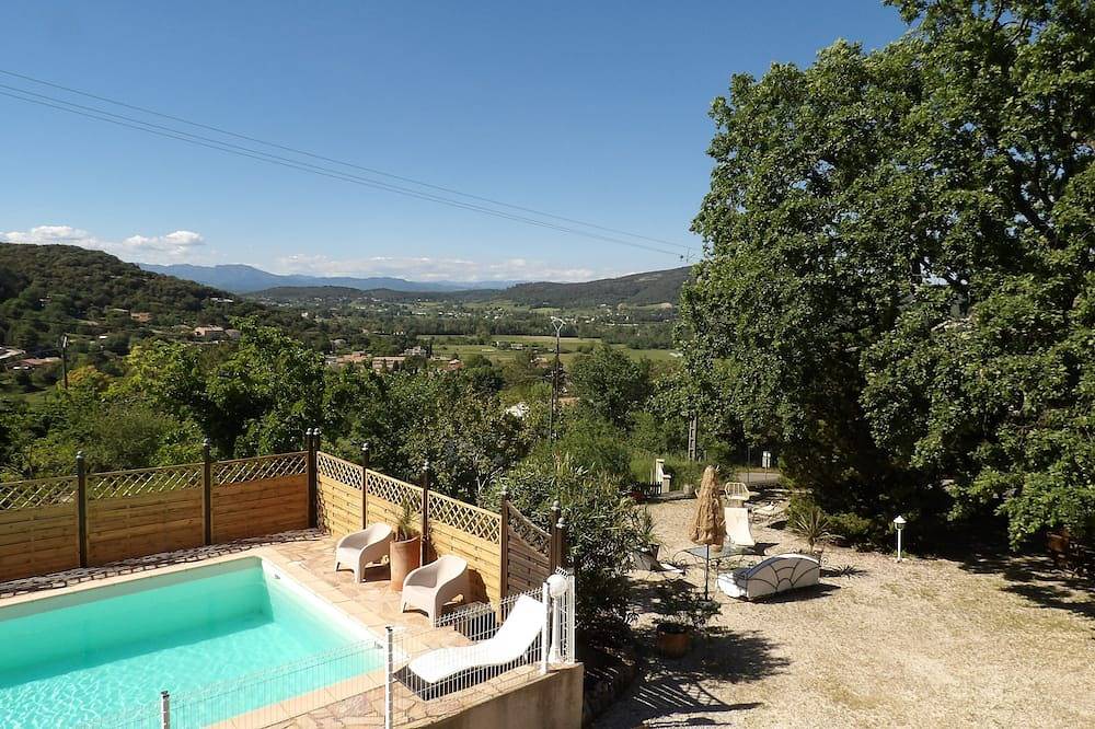 Gite Cades-Mas Of Old Oak-With Pool In Peace in Salavas, Gorges de l’Ardèche