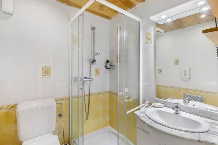 Bed and Breakfast 'La Ferme Du Mont Blanc - Vallot' with Mountain View in Combloux, Pays du Mont-Blanc