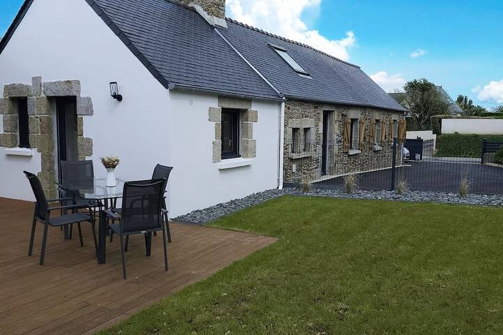 Gîte pour 4 personnes, avec terrasse et jardin à Tréglonou