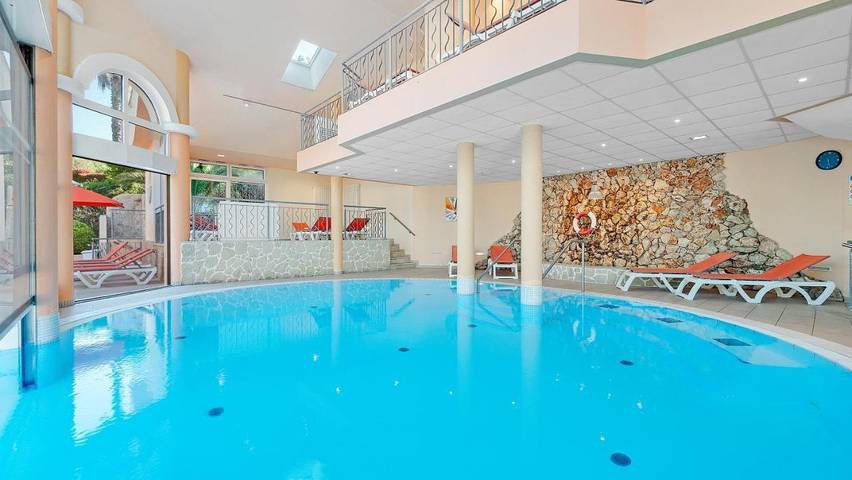 Apartahotel para 4 personas, con sauna además de jardín y piscina, Se admiten mascotas en Costa Azul