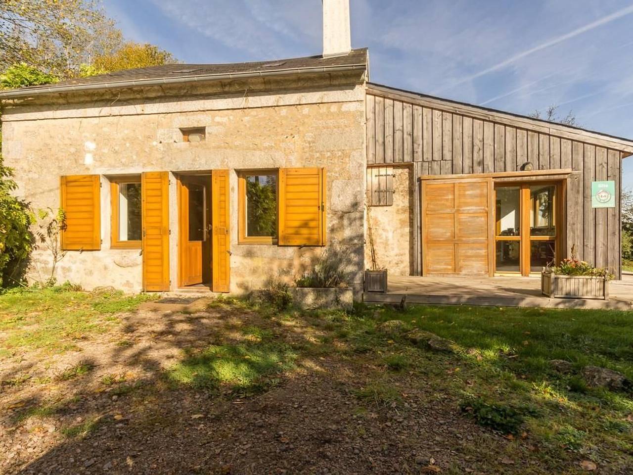 Renoviertes Stein-Holz-Haus, ruhig, nahe Chaumeçon-See, 2 Schlafzimmer, Wlan in Saint-Martin-du-Puy, Naturpark Morvan