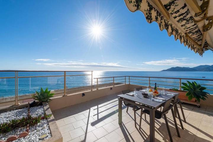 Gîte pour 4 personnes, avec Terrasse dans Theatre De La Licorne