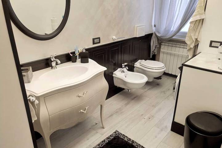 Entire apartment, \"Romeo and Juliet\" Apartment: Entire Apartment in the Historic Center of Villafranca, Vr in Villafranca di Verona, Verona Province