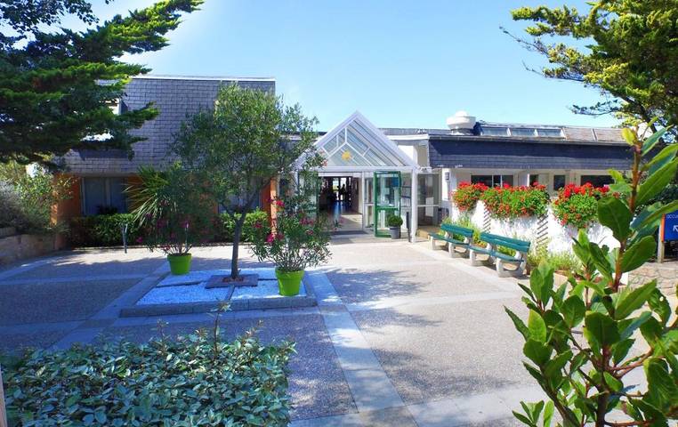 Parc de vacances pour 4 personnes, avec piscine et jardin dans Plage De Pen Bron - 2