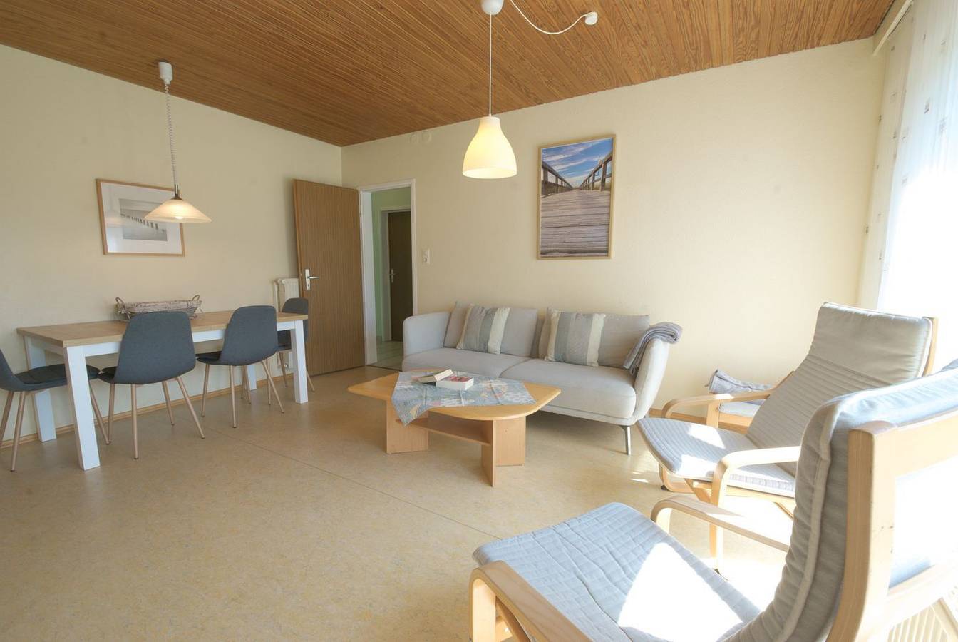 Strandnaher Ferienbungalow in Norddeich mit großzügigem eingezäuntem Garte in Strand Norddeich, Norddeich