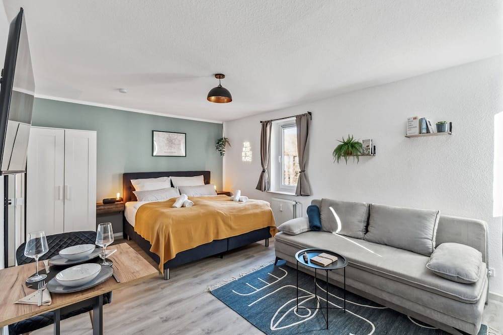 Entire apartment, Hellohome I Cosy City Studio with large Rooftop Terrace & Parking Space in Braunschweig (Germany), Brunswick Region
