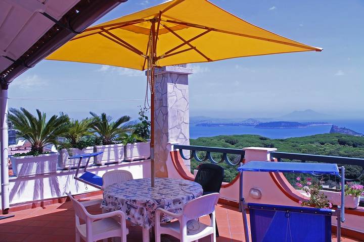 Ferienwohnung für 5 Personen, mit Meerblick und Ausblick sowie Balkon/Terrasse auf Ischia - 2