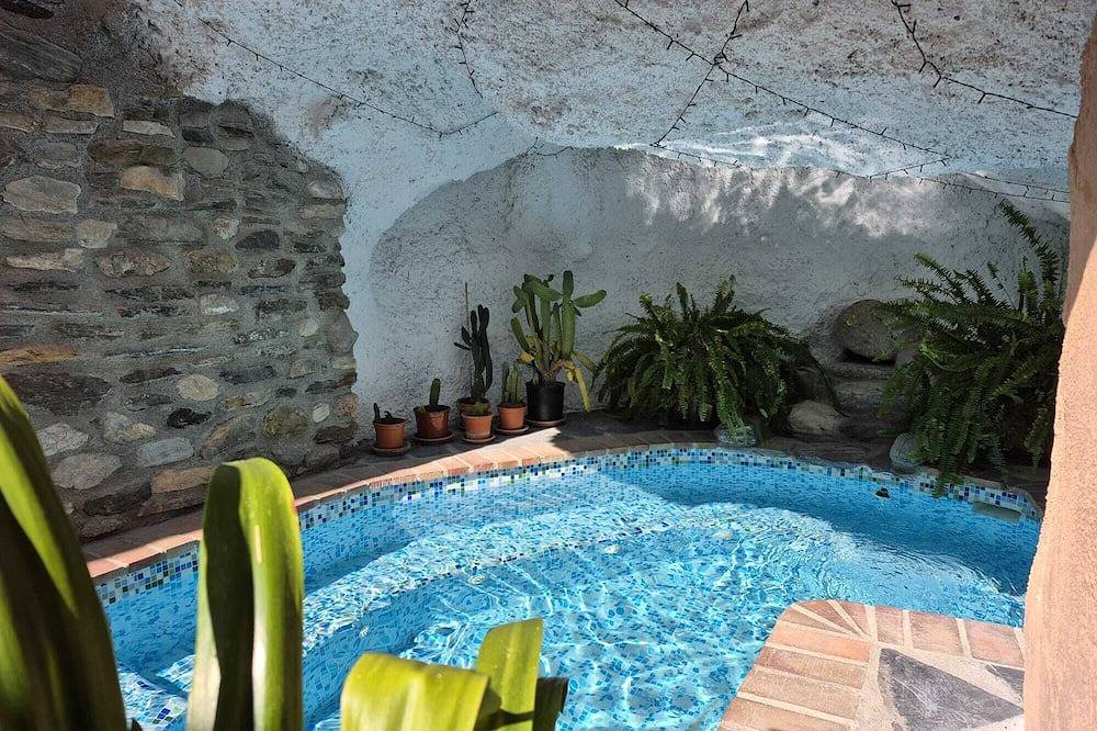 Authentisches Haus mit Grottenpool! Genieße Berge, Natur, Strand und Kultur. in Guájar-Faragüit, Los Guajares