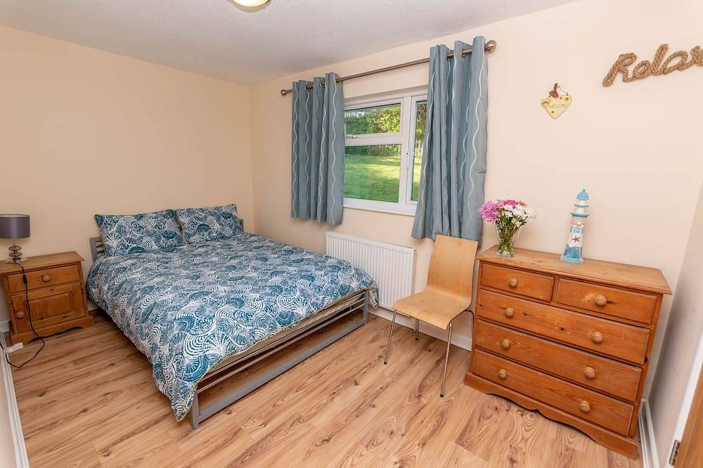 Entire apartment, The focal room of this light and airy property is the open plan living area with patio doors leading in Woolacombe, Devon