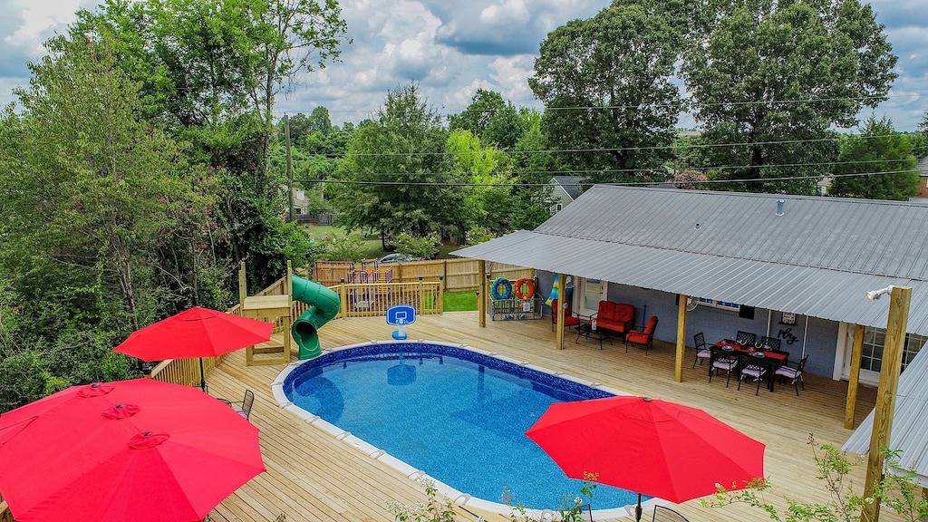 Bama Cottage-Newly renovated with pool, games, playground and more! in Tuscaloosa, Tuscaloosa County