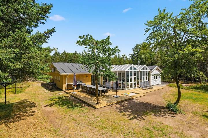 Villa for 12 people, with hot tub and balcony/terrace as well as sauna and pool, with pets - 1