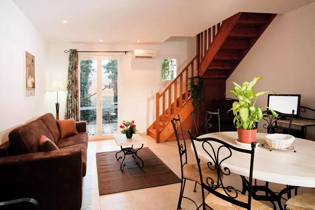 Villa With Pool for 4 People in L'Isle-sur-la-Sorgue, Provence