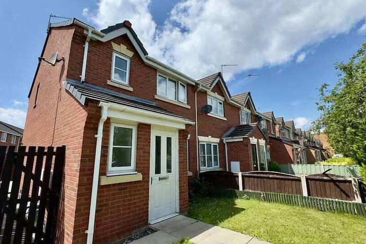 Glamping for 4 people, with garden in Liverpool