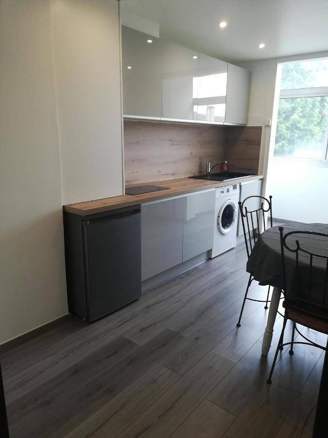 Gîte pour 3 personnes, avec terrasse dans Gare De Chambery Challes Les Eaux - 3