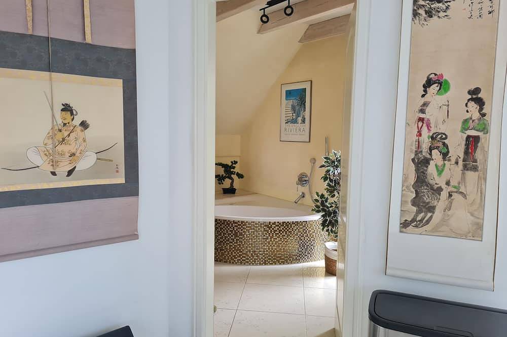 Ganze Wohnung, Moderne und komfortable Ferienwohnung, Balkon mit Bergsicht in Langenargen, Region Bodensee-Oberschwaben