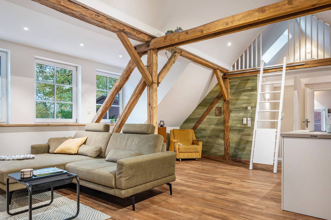 Entire apartment, Holiday Apartment "Eichengeflüster Schwalbenloft" with a Private Terrace under the Oaks in Ströhen, Wagenfeld