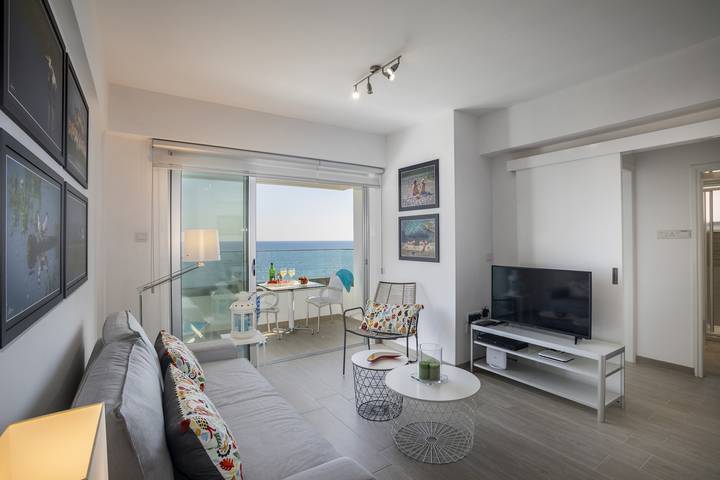 Appartement entier, Mackenzie Zoe Seafront Suite in Mackenzie Beach, District de Larnaca