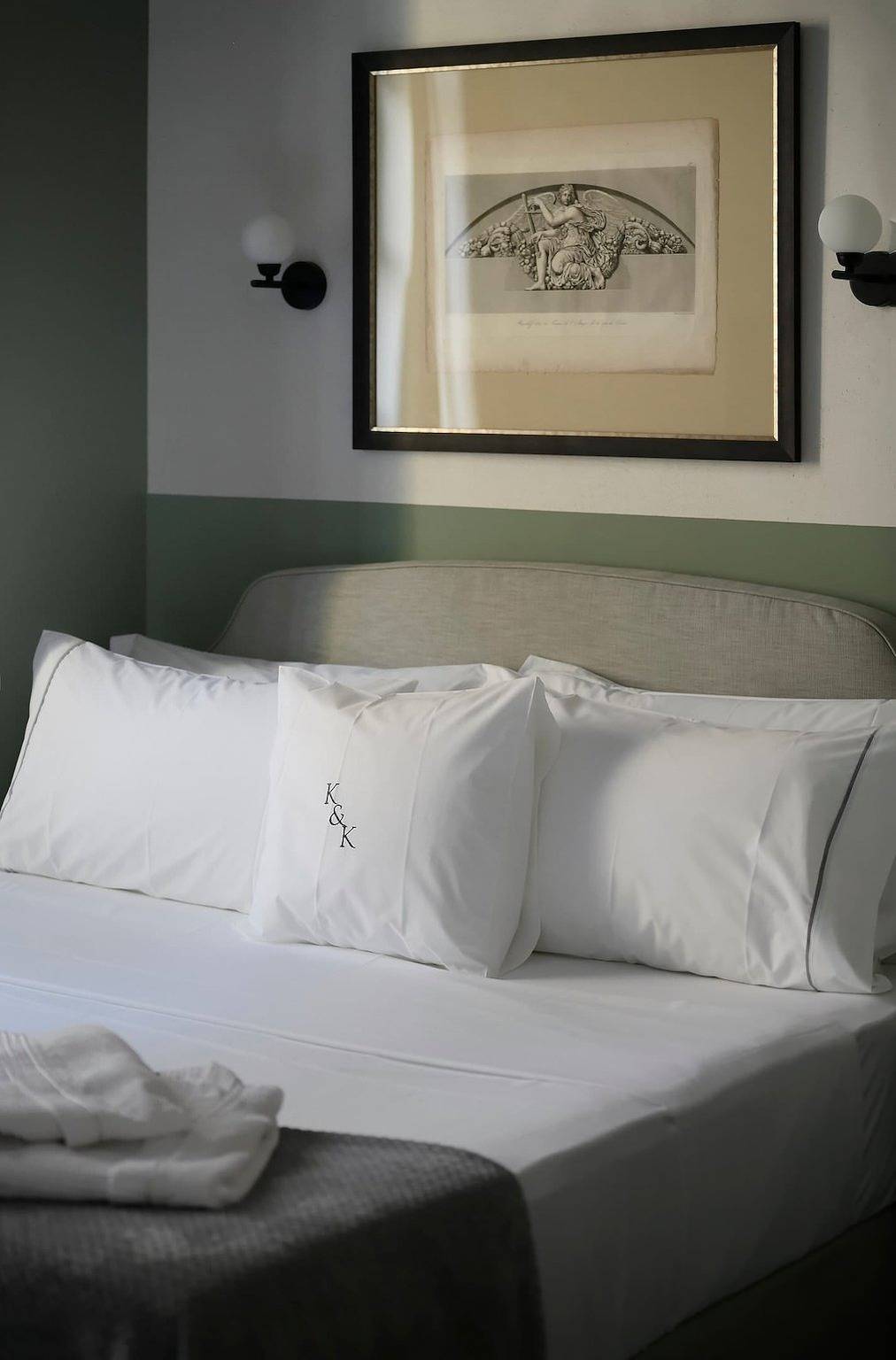 Grandiose Athens Apartment | 1 Bedroom Suite | Apartment Weisslogia | Athinaidos Aside in Central Section of Athens, Athens