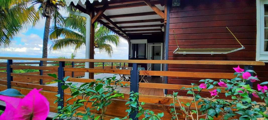 Gîte pour 3 personnes, avec jardin et vue à Saint-Esprit (homonymie) - 2