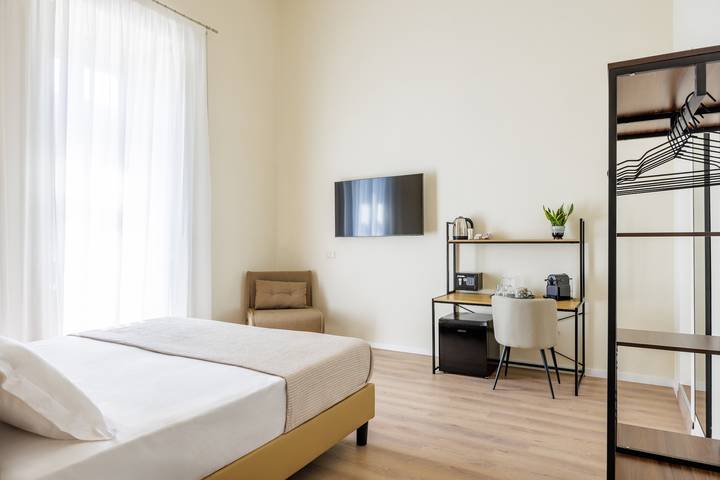 Bed and breakfast for 3 people, with balcony in Naples