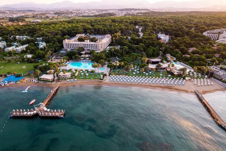 Resort para 3 personas, con jardín y piscina además de jacuzzi y sauna - 1