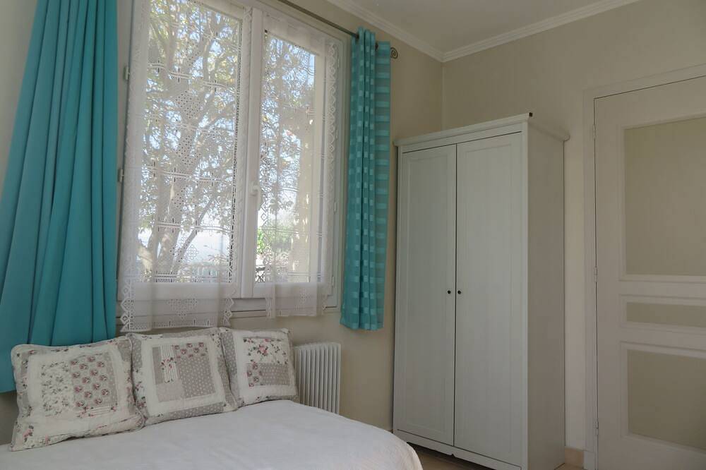 Villa 2 ch. vue mer situation idéale piscine & jardin privés calme plage à 6 mn in Cagnes-sur-Mer, Côte méditerranéenne (France)