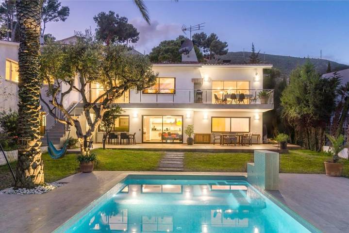 Ferienwohnung für 4 Personen, mit Terrasse und Garten sowie Pool und Ausblick in Castelldefels - 4