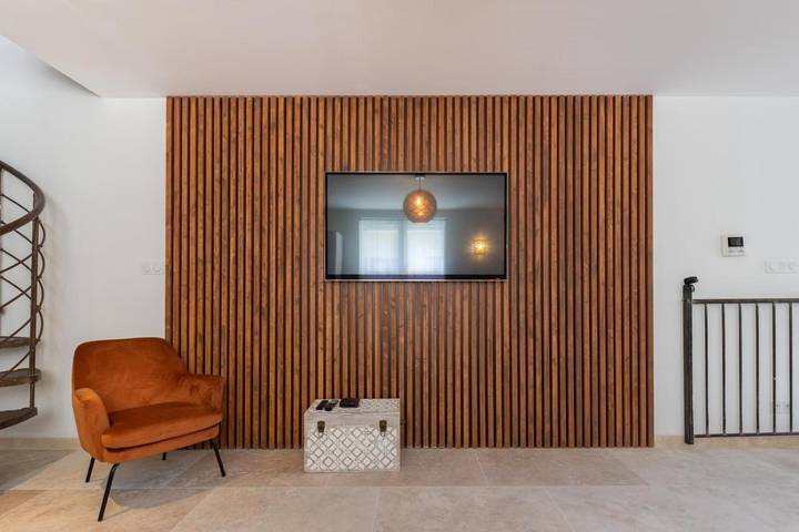 Gîte pour 8 personnes, avec terrasse et vue, adapté aux familles dans Office De Tourisme Du Pays Des Sorgues Et Des Monts De Vaucluse - 3