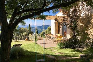 Gîte pour 5 personnes, avec jardin et terrasse à Suzette