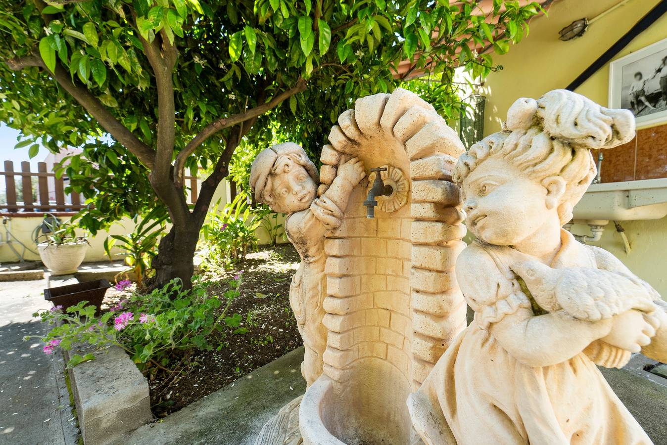 Ganze Wohnung, Ferienwohnung '1' mit Gemeinschaftsgarten und Klimaanlage in San Giovanni Suergiu, Sulcis Iglesiente