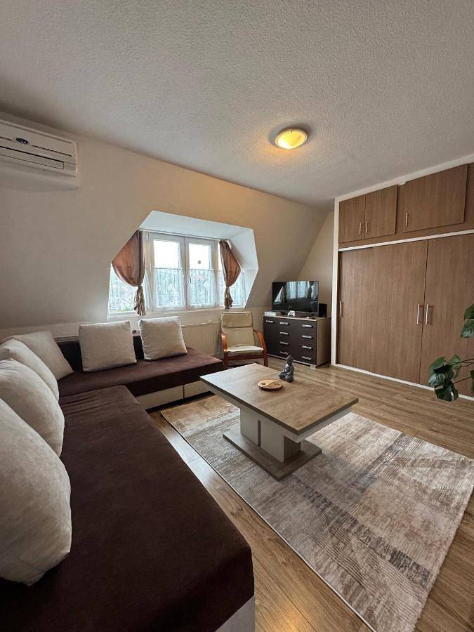 Ferienwohnung für 6 Personen, mit Seeblick und Terrasse sowie Ausblick in Balatonalmadi