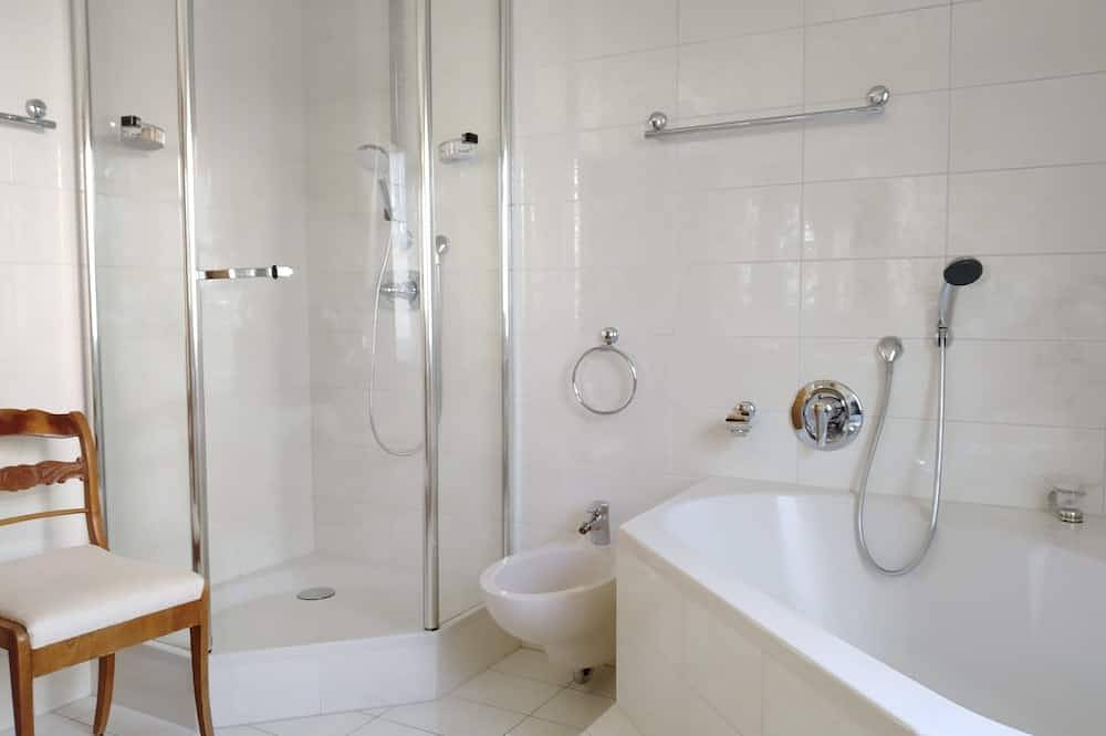 Ganze Wohnung, Comfortable apartment in the middle of a beautiful garden in Ingolstadt, Oberbayern