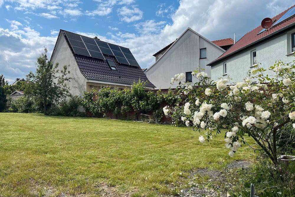 Ganze Wohnung, Ferienwohnung 'Veronika' mit Gemeinschaftsgarten und Wi-Fi in Leinefelde-Worbis, Region Eichsfeld