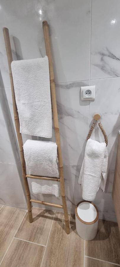 Maison d’hôte pour 3 personnes, avec piscine ainsi que jardin et vue à Vidauban - 4