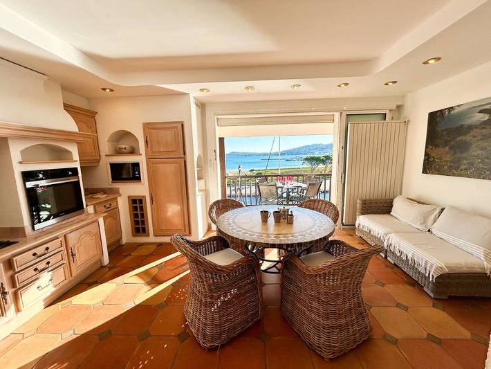 Appartement entier, Appartement 3 pièces à Port Grimaud II avec vue sur mer et Wi-Fi in Port Grimaud, Grimaud