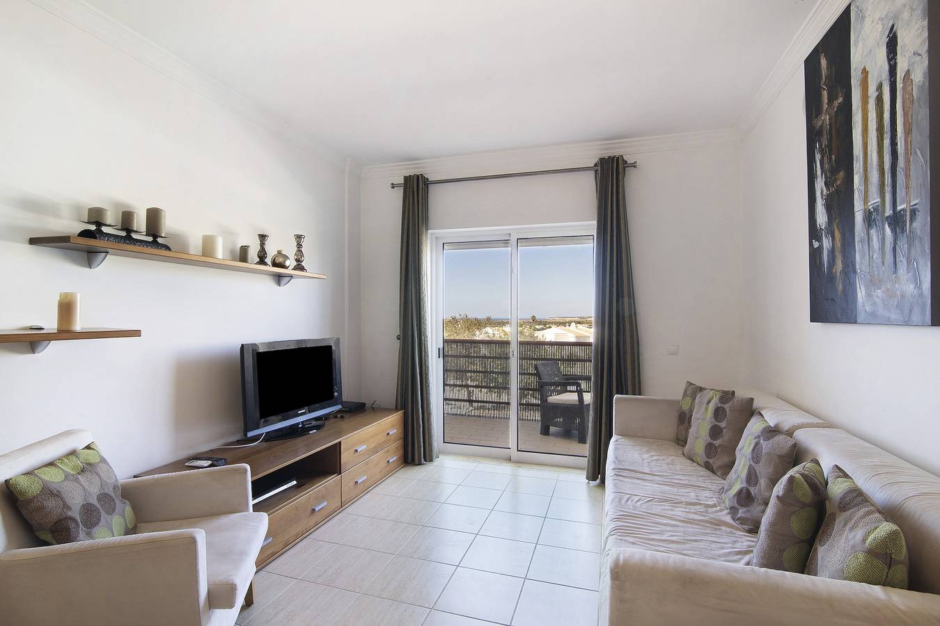 Entire apartment, Apartment 'Salgados Sea View' with Shared Pool, Wi-Fi and Air Conditioning in Guia, Faro District
