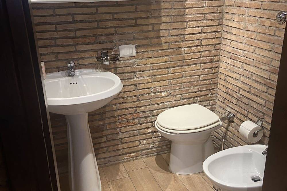 Cottage independent from the villa provided with kitchenette in Viterbo, Provincia de Viterbo