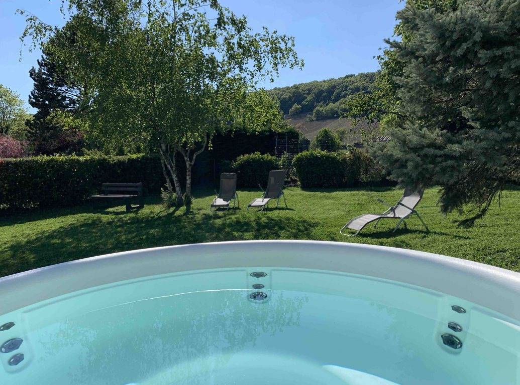 Maison moderne + Spa + terrain pétanque in Rully, Région de Chalon-sur-Saône