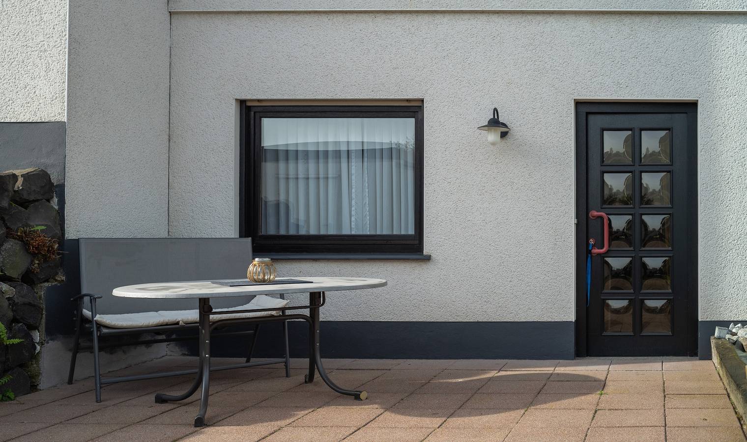 Ganze Wohnung, Ferienwohnung 'Juttis Bude' mit Privatterrasse, Gemeinschaftsgarten und Wlan in Löhnberg, Landkreis Limburg-Weilburg