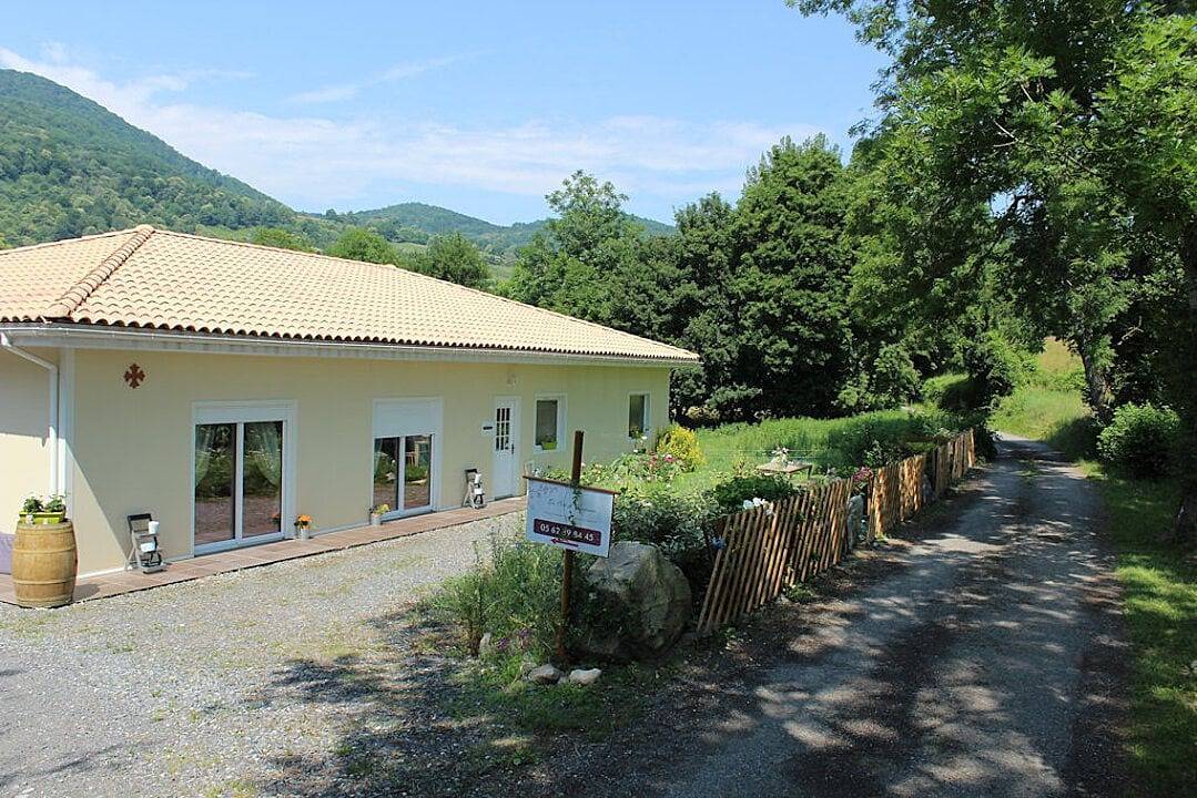 Du Côté de Lacoume - Chambre Nid d'Anges in Anla, Hautes-Pyrénées