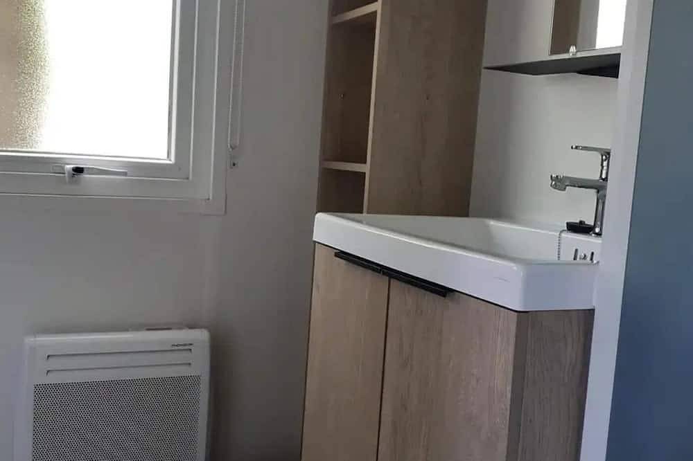 Zecamping 3* animé piscine chauffée mobil-home Tv Bbq 24m2 2 pers in Argentonnay, Deux-Sèvres