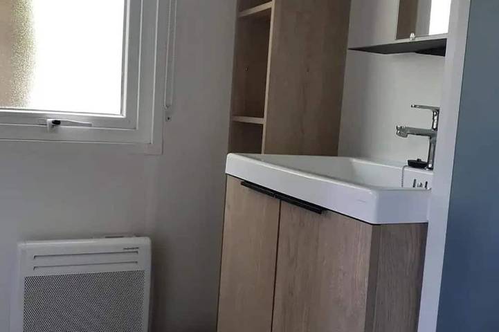 ZEcamping 3* animé piscine chauffée mobil-home TV BBQ 24m2 2 pers in Argentonnay, Deux-Sèvres