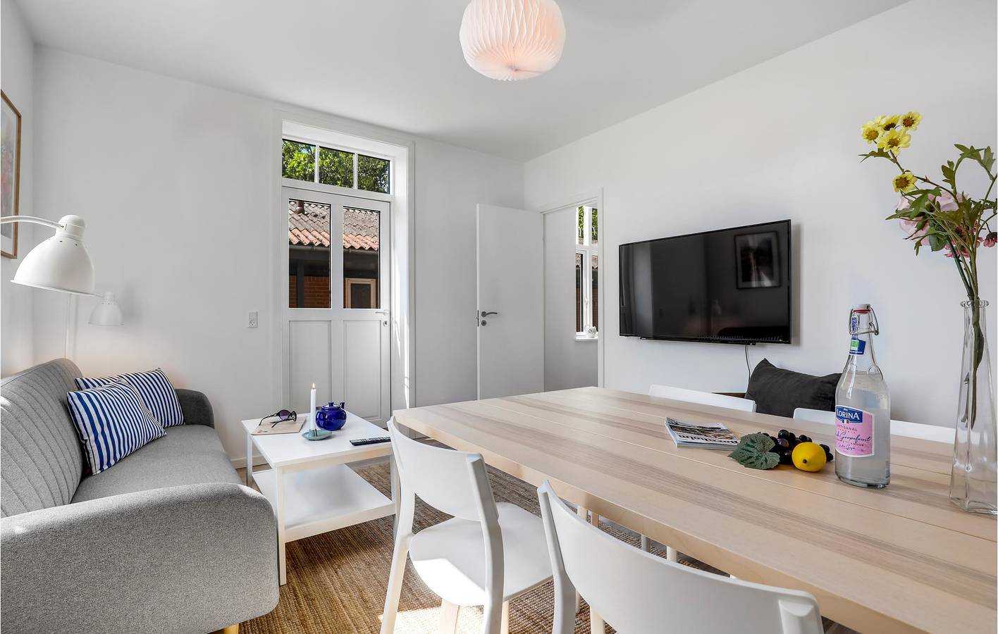 Hel ferielejlighed, Ferielejlighed for 6 personer med terrasse in Svaneke, Bornholm